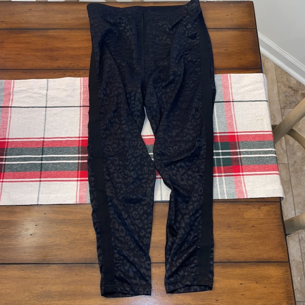 Victoria Secret black leopard mesh leggings size L - Picture 3 of 6